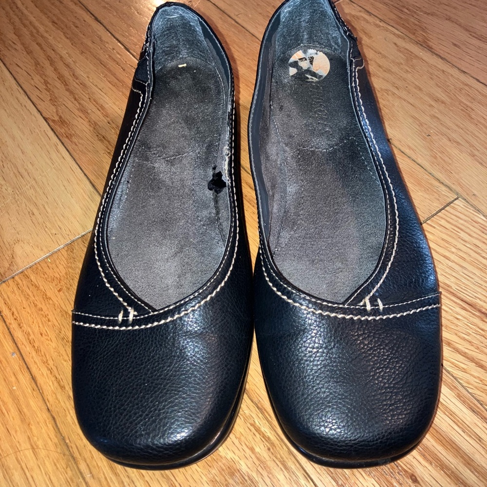 Black Leather Aerosoles Flat size 7